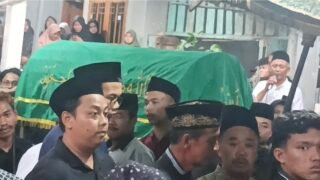 Suasana rumah duka menyelimuti kediaman empat korban meninggal di tenda glamping Posong Temanggung, Kerabat dan para pelayat larut dalam kesedihan mendalam