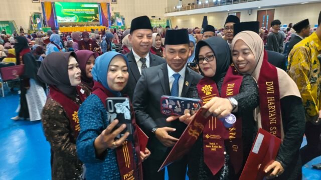 3.167 Guru Dikukuhkan di UIN Salatiga, Menteri Wihaji Tekankan Peran Guru