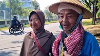 Pulang Haji Jalan Kaki 40 Kilometer, Nazar Mustofa Jadi Perjalanan Syukur yang Mengharukan