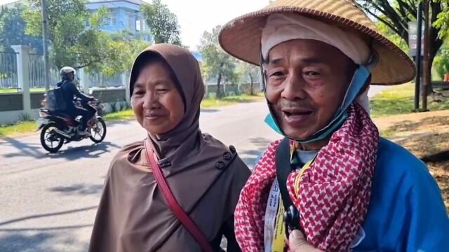 Pulang Haji Jalan Kaki 40 Kilometer, Nazar Mustofa Jadi Perjalanan Syukur yang Mengharukan